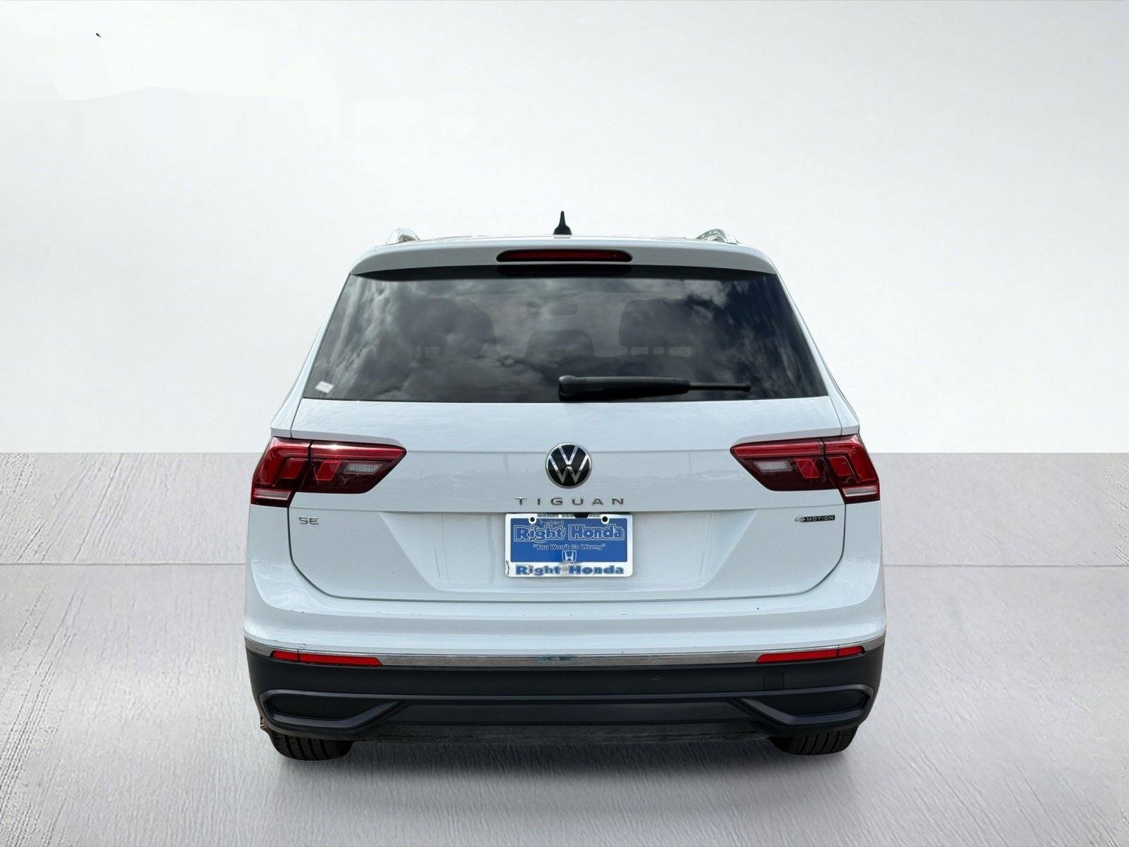 2024 Volkswagen Tiguan 2.0T SE — photo 6 thumbnail