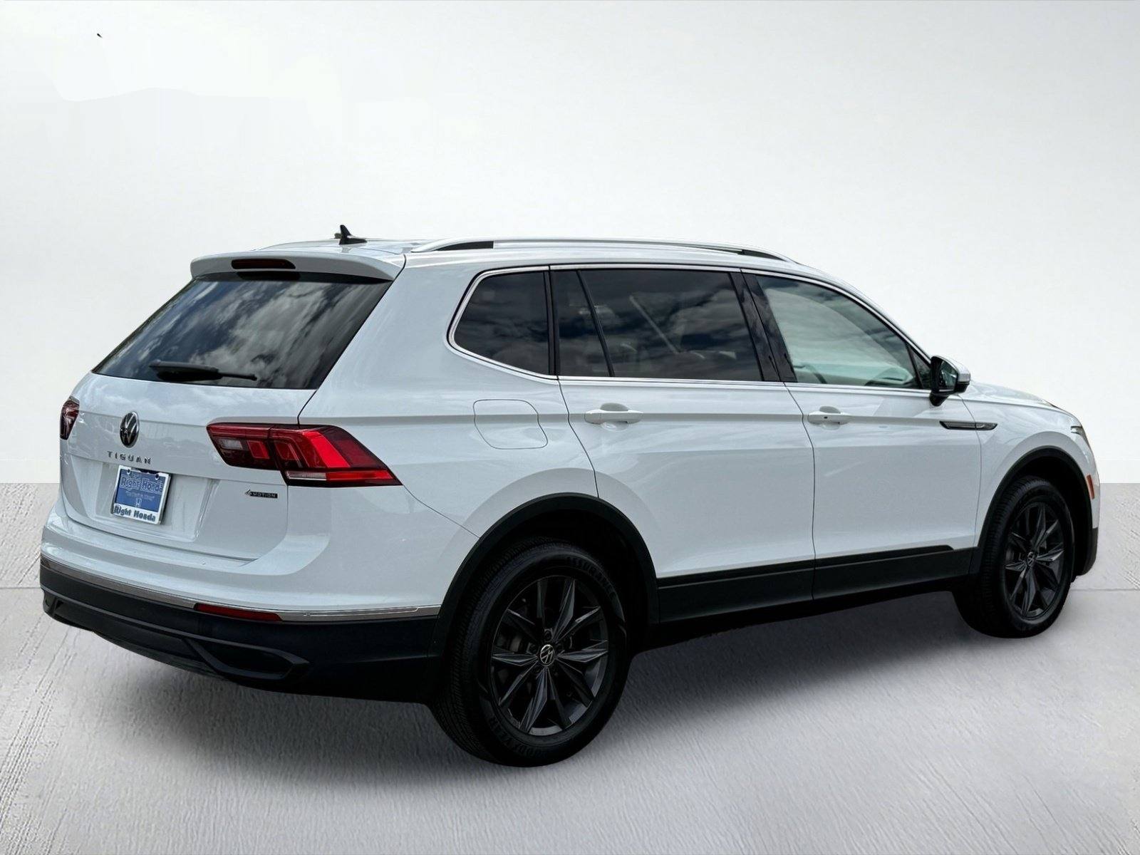 2024 Volkswagen Tiguan 2.0T SE — photo 7 thumbnail