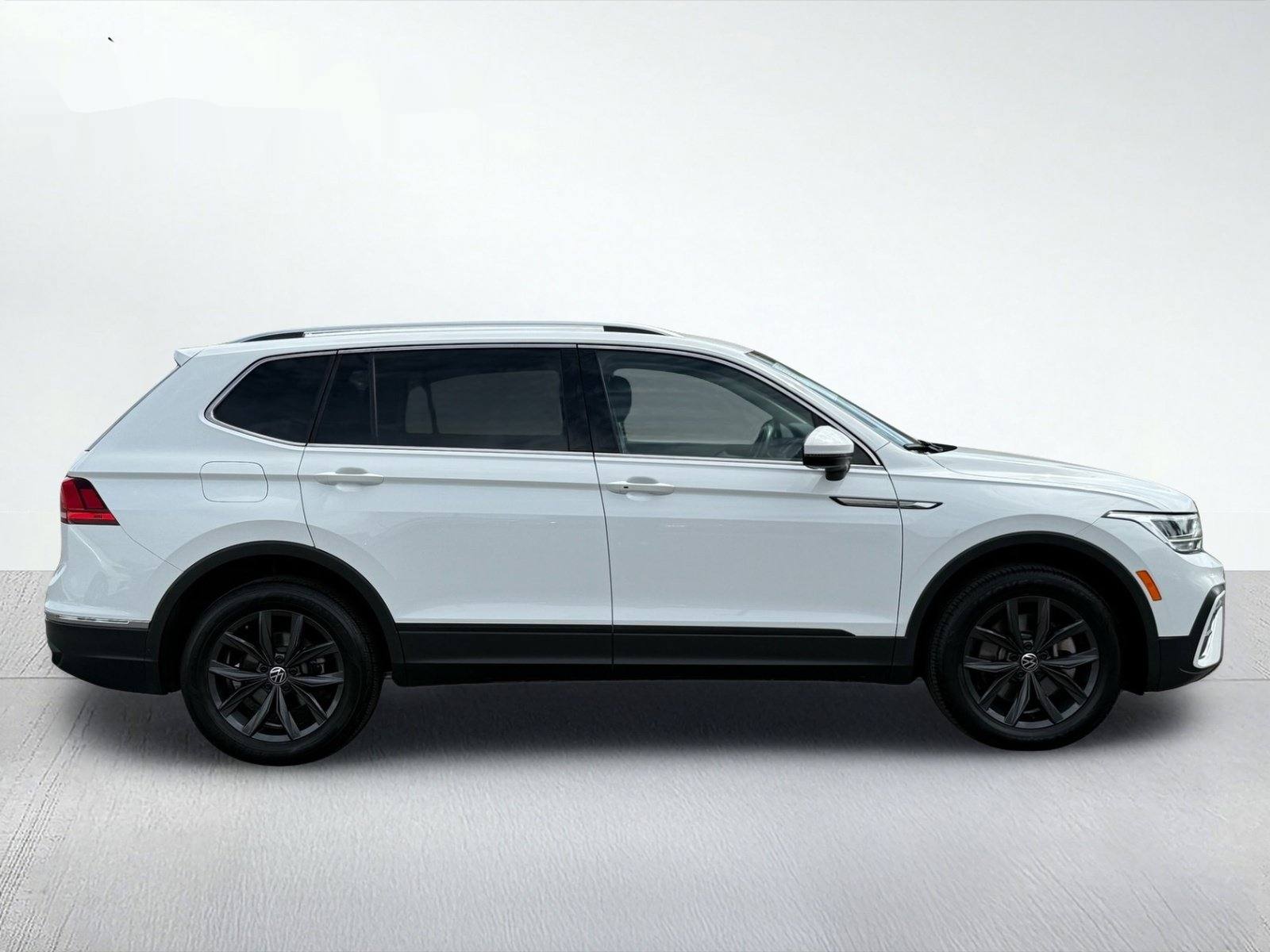 2024 Volkswagen Tiguan 2.0T SE — photo 8 thumbnail