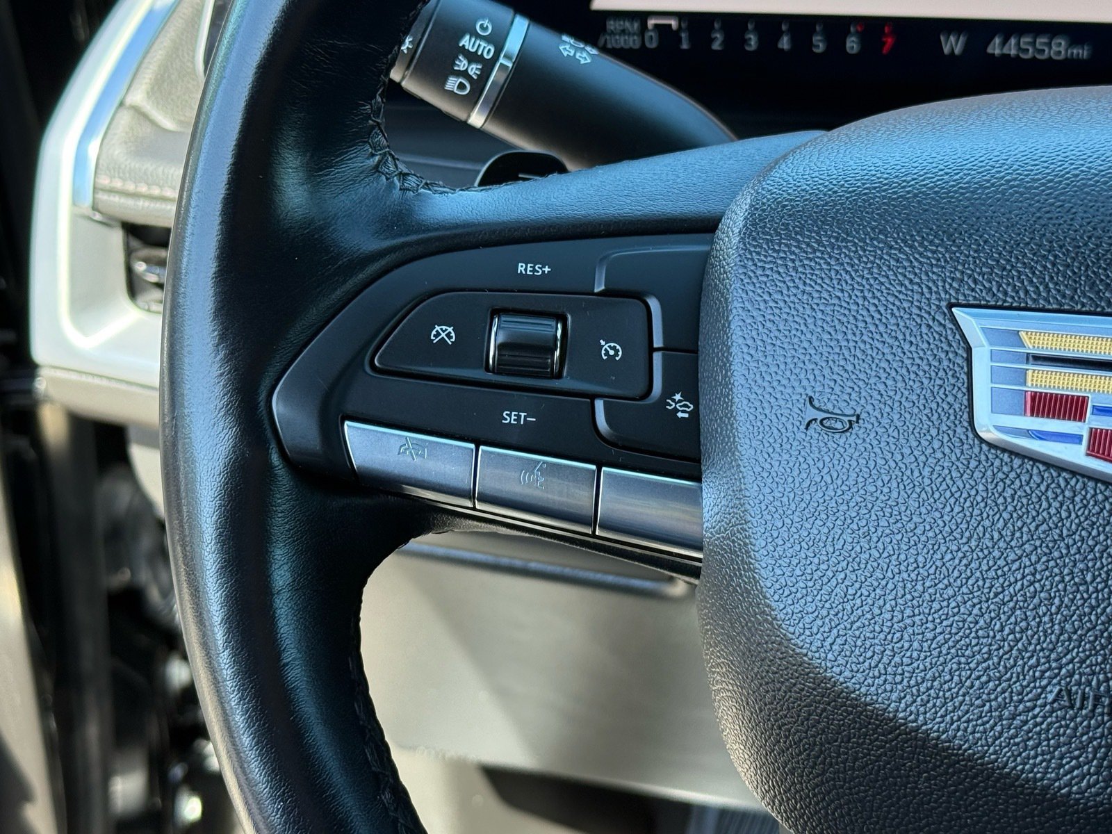 2025 Cadillac XT4 Premium Luxury — photo 16 thumbnail