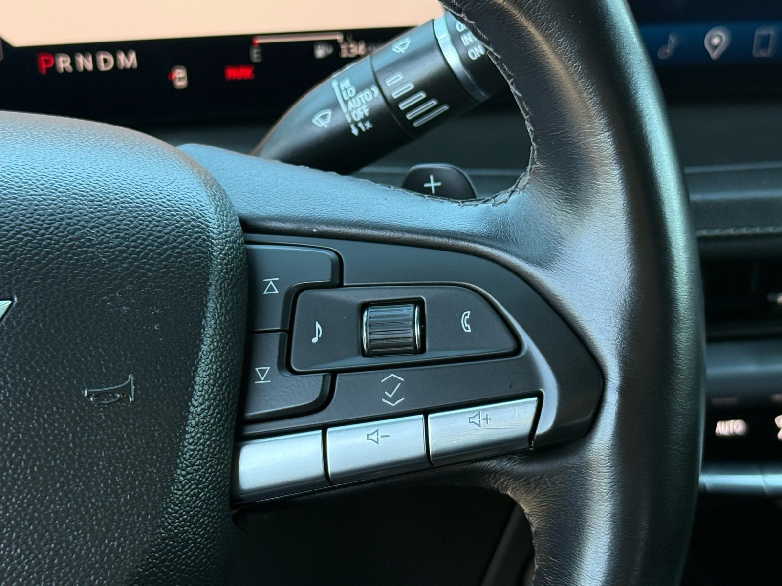 2025 Cadillac XT4 Premium Luxury — photo 17 thumbnail
