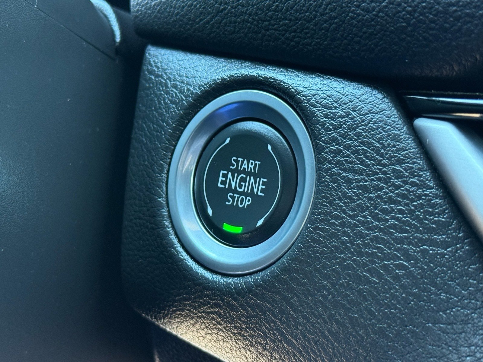 2025 Cadillac XT4 Premium Luxury — photo 25 thumbnail