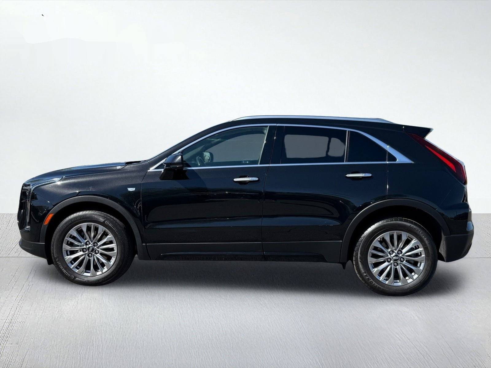 2025 Cadillac XT4 Premium Luxury — photo 3 thumbnail