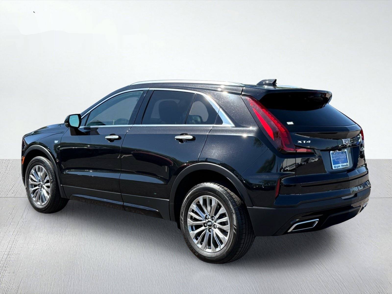 2025 Cadillac XT4 Premium Luxury — photo 4 thumbnail