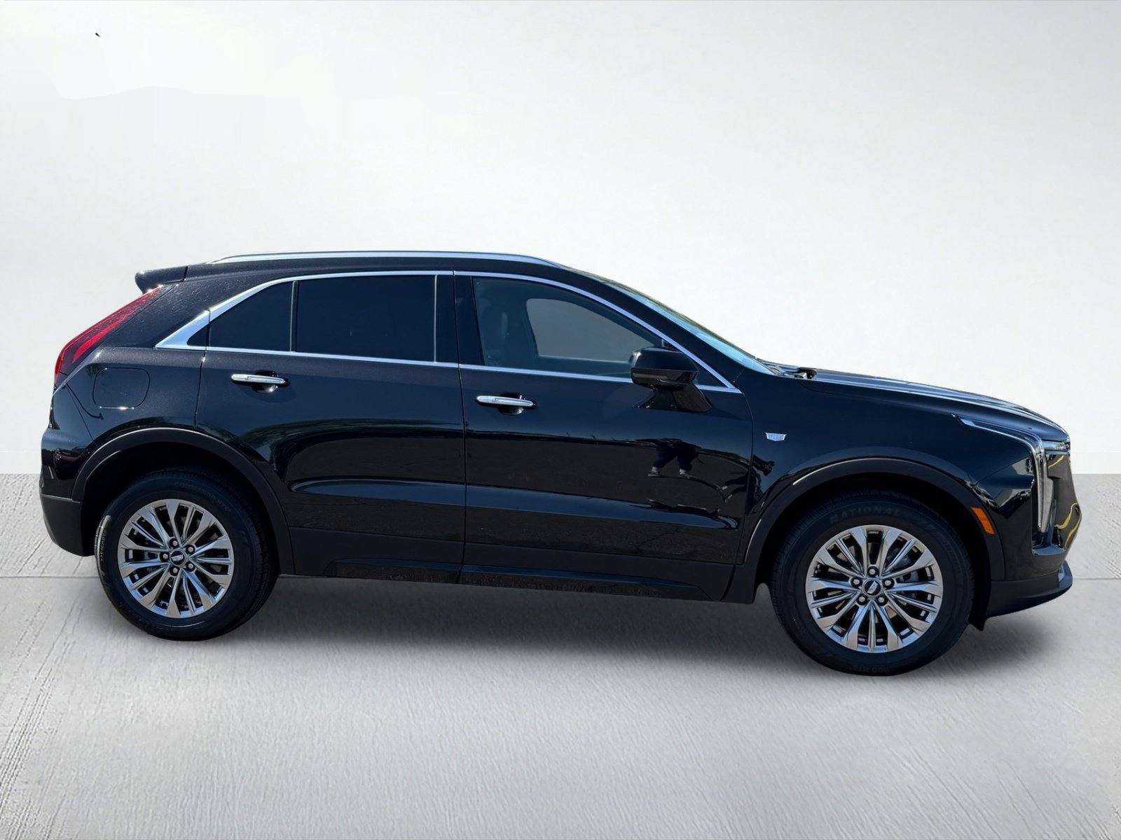 2025 Cadillac XT4 Premium Luxury — photo 8 thumbnail