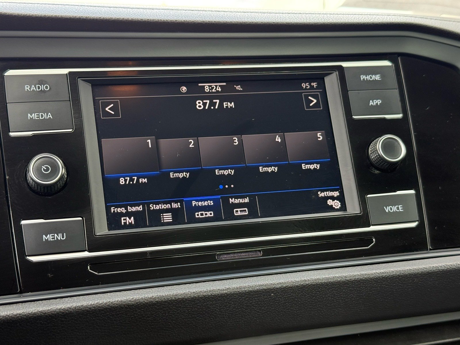 2024 Volkswagen Jetta 1.5T SE — photo 20 thumbnail