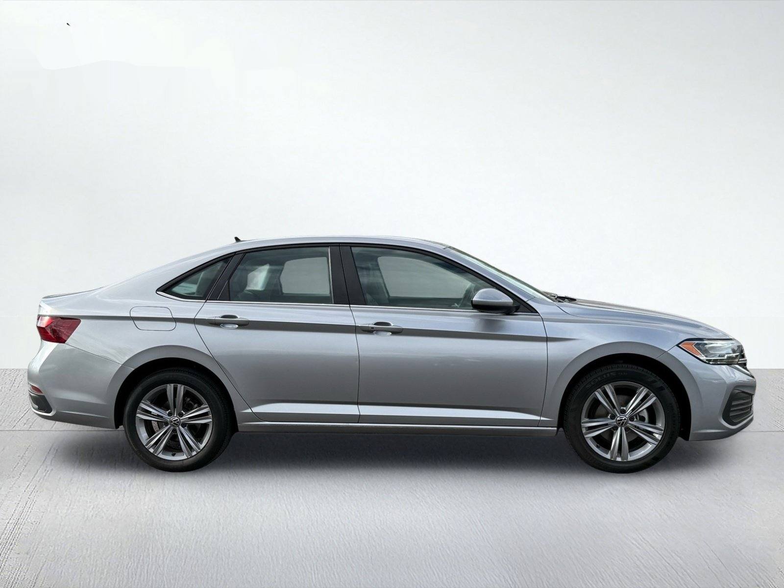 2024 Volkswagen Jetta 1.5T SE — photo 8 thumbnail