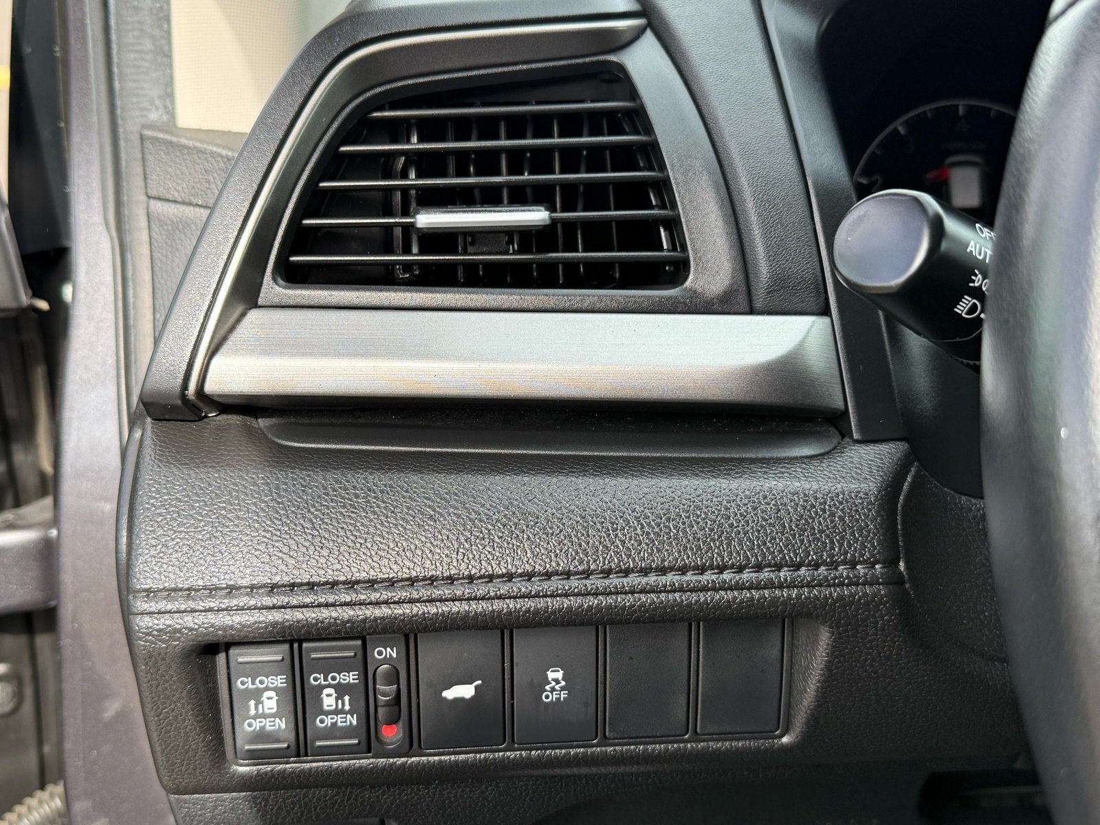 2025 Honda Odyssey EX-L — photo 14 thumbnail