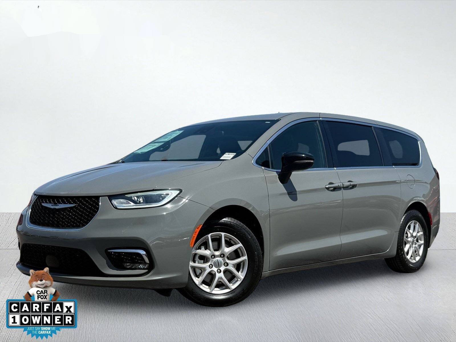 2025 Chrysler Pacifica Select — photo 1