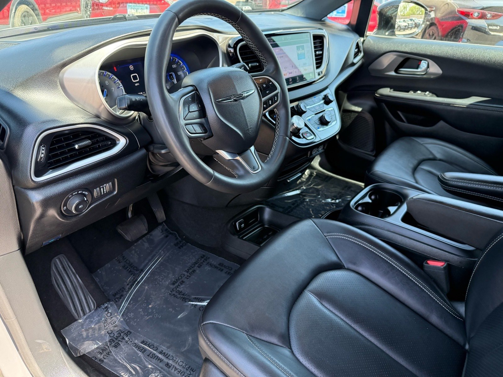 2025 Chrysler Pacifica Select — photo 11 thumbnail