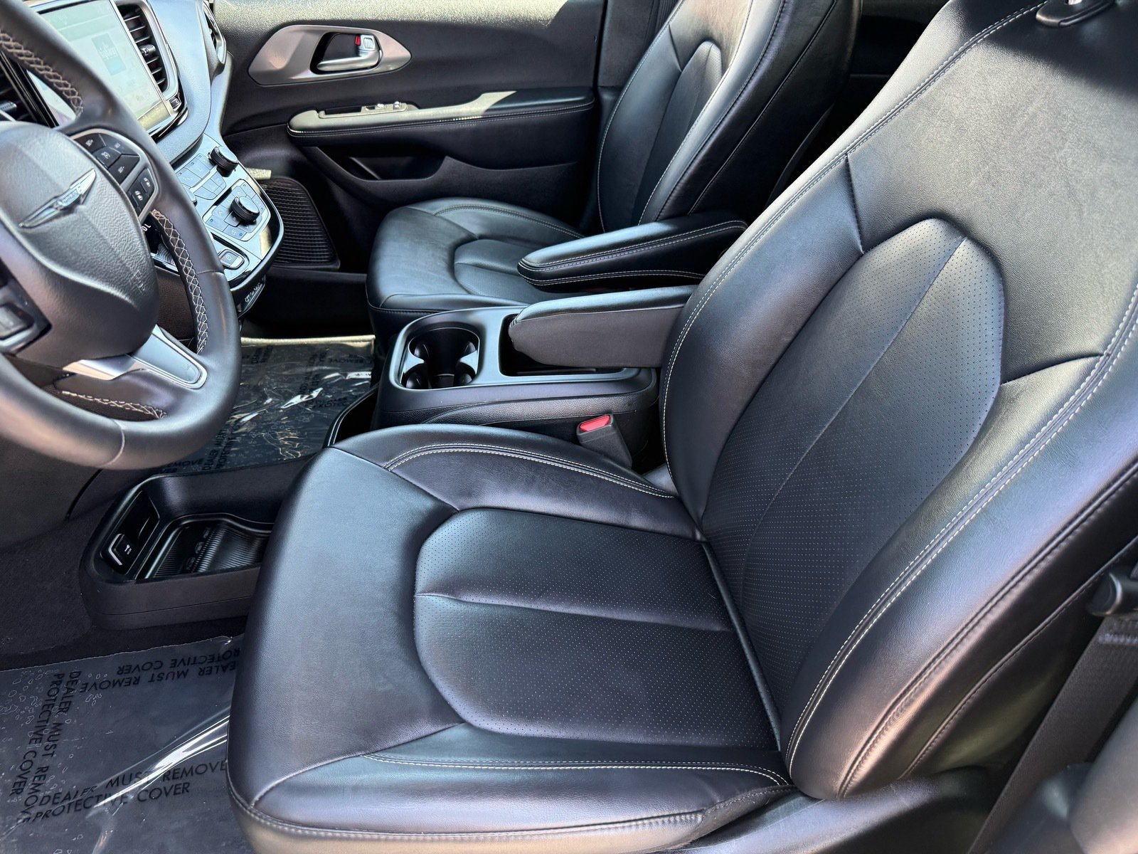 2025 Chrysler Pacifica Select — photo 12 thumbnail