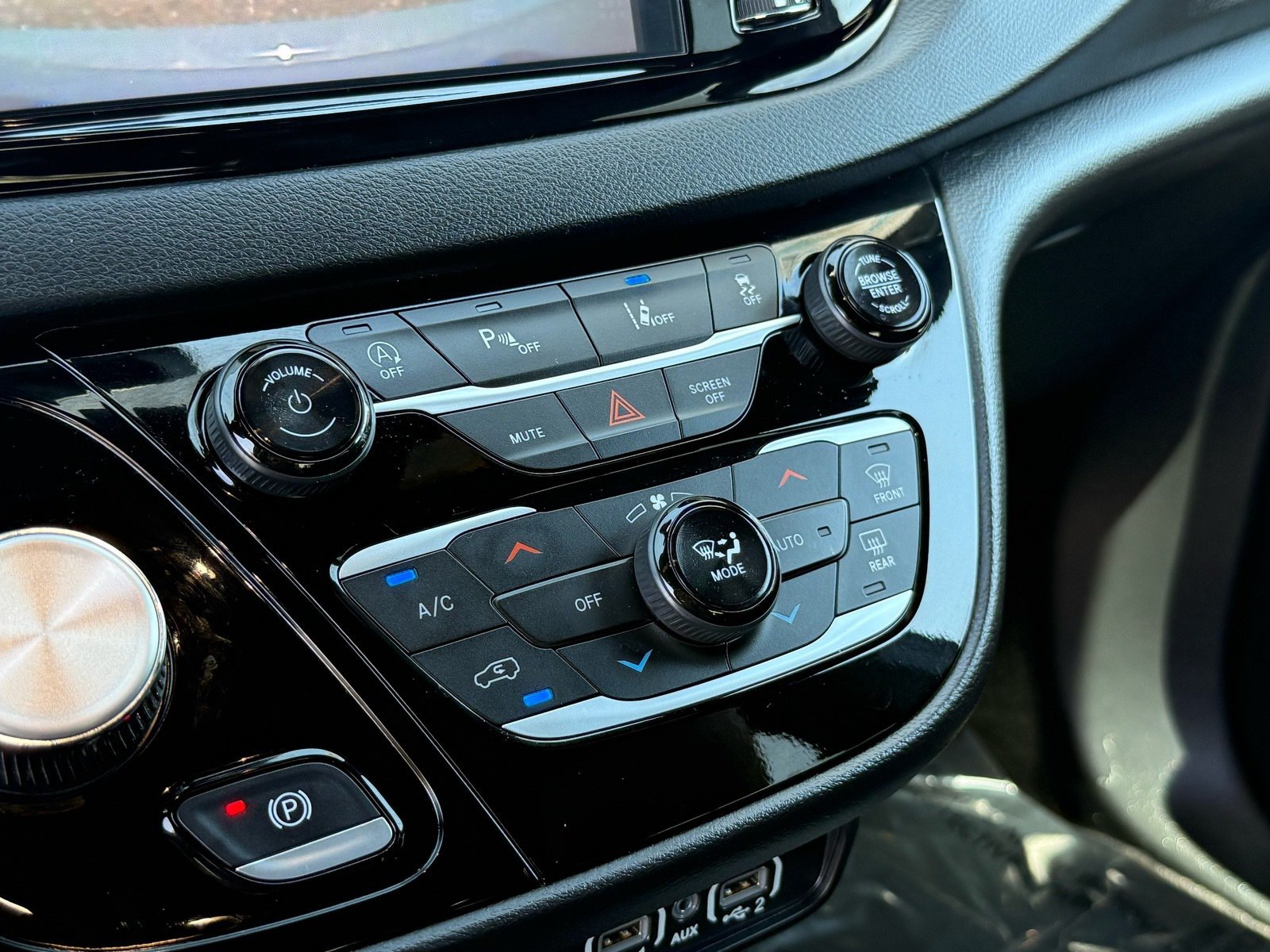 2025 Chrysler Pacifica Select — photo 22 thumbnail
