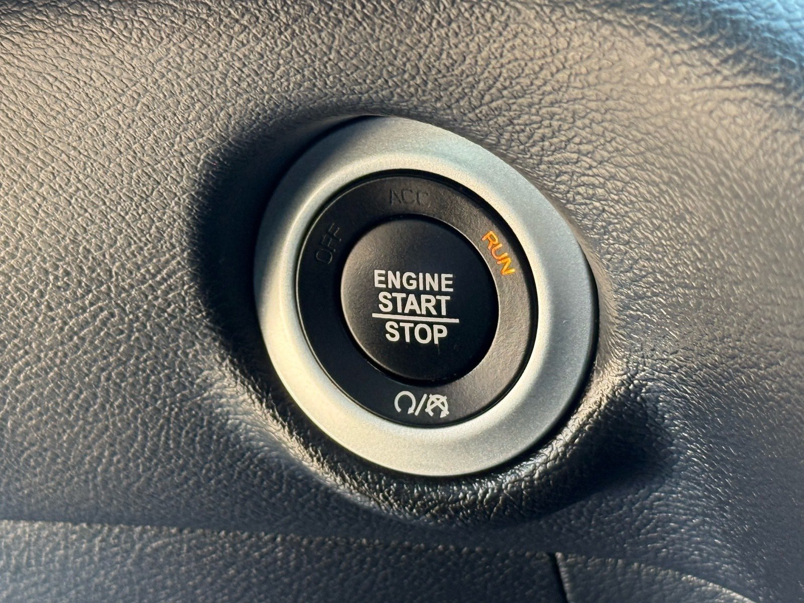 2025 Chrysler Pacifica Select — photo 24 thumbnail