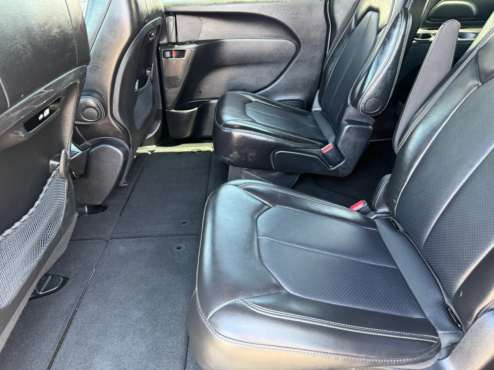 2025 Chrysler Pacifica Select — photo 25 thumbnail