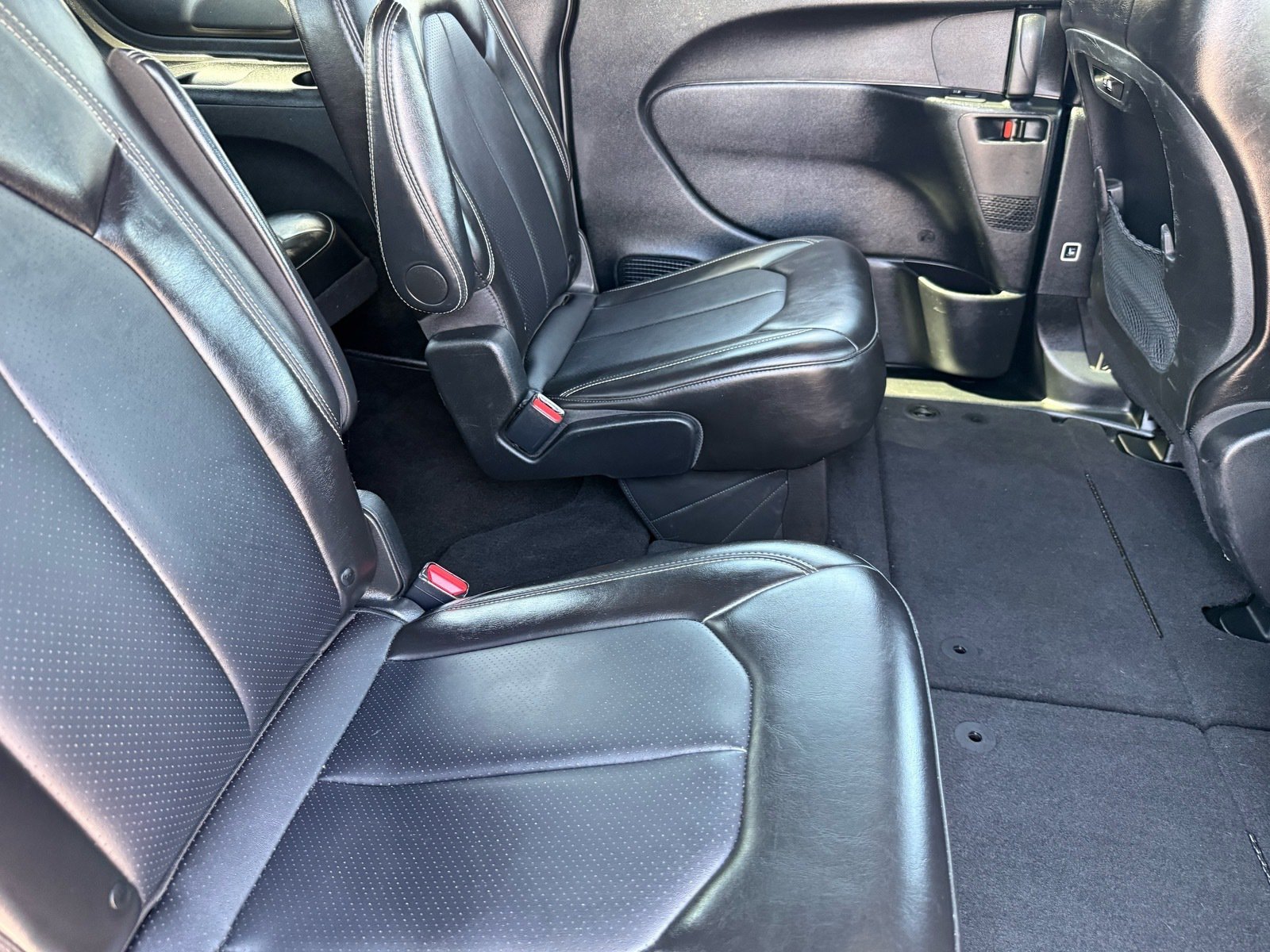 2025 Chrysler Pacifica Select — photo 28 thumbnail