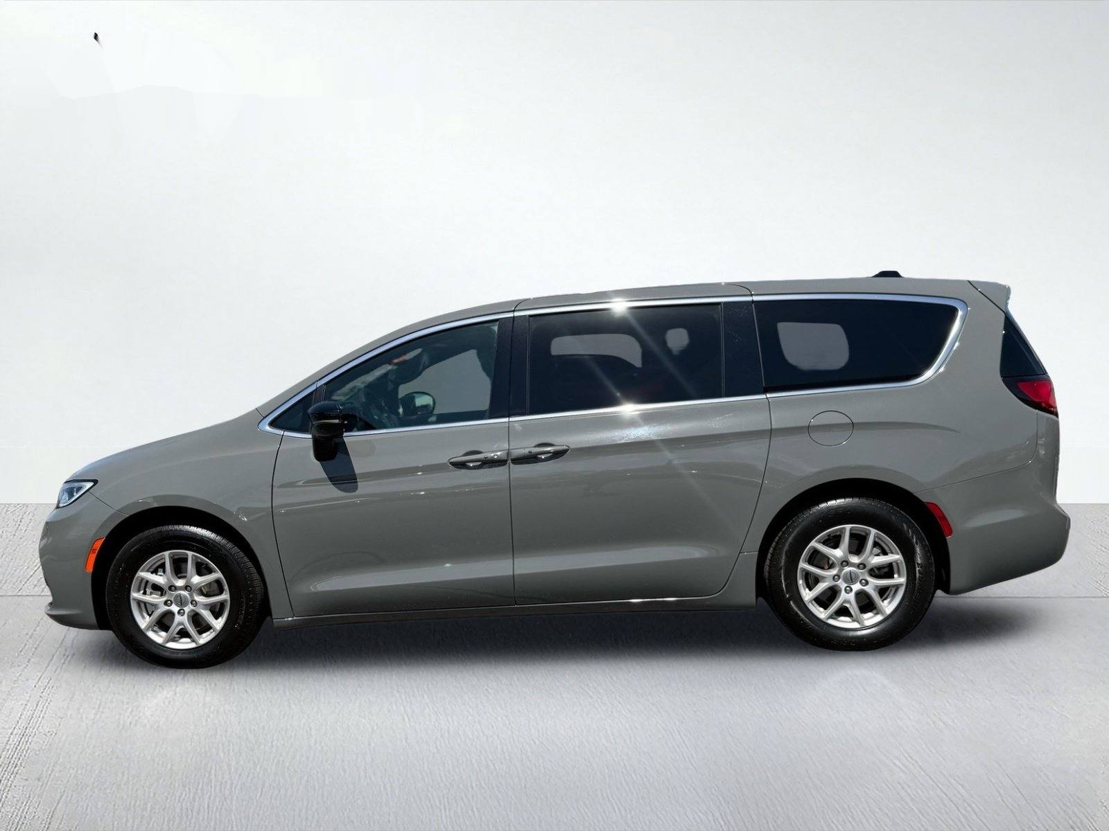 2025 Chrysler Pacifica Select — photo 3 thumbnail