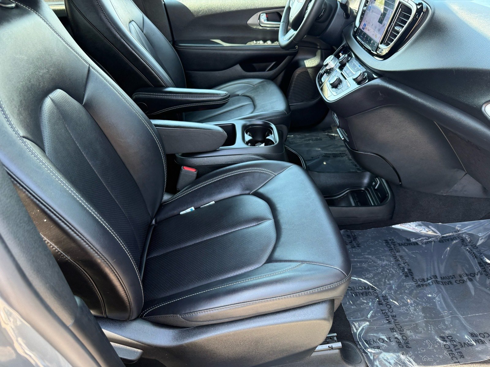 2025 Chrysler Pacifica Select — photo 30 thumbnail