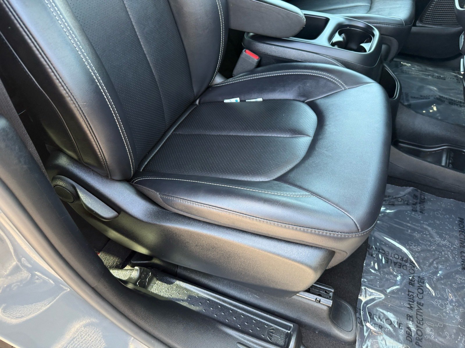 2025 Chrysler Pacifica Select — photo 31 thumbnail