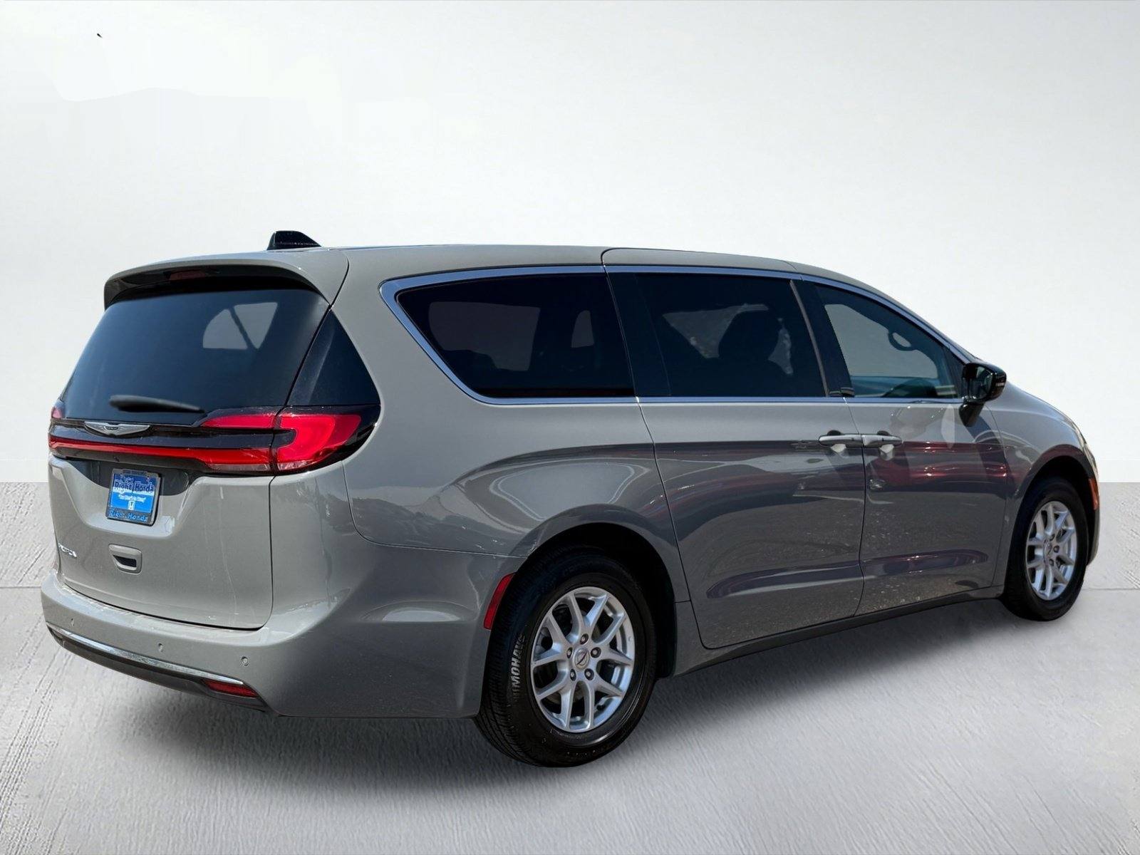 2025 Chrysler Pacifica Select — photo 7 thumbnail
