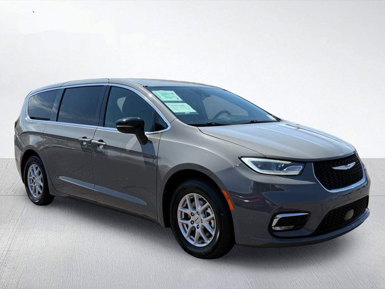 2025 Chrysler Pacifica Select — photo 9 thumbnail