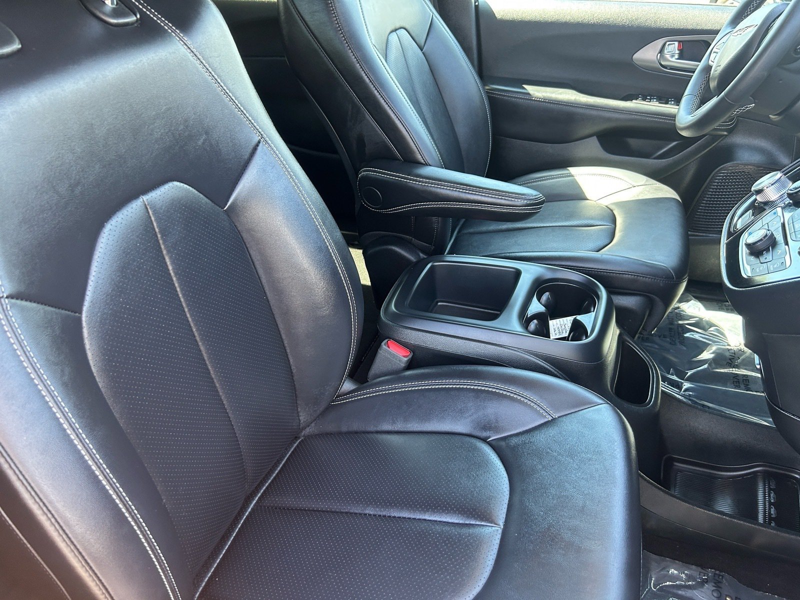 2025 Chrysler Pacifica Select — photo 11 thumbnail