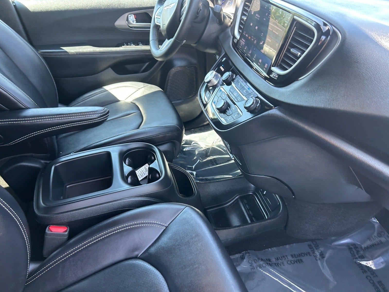 2025 Chrysler Pacifica Select — photo 13 thumbnail