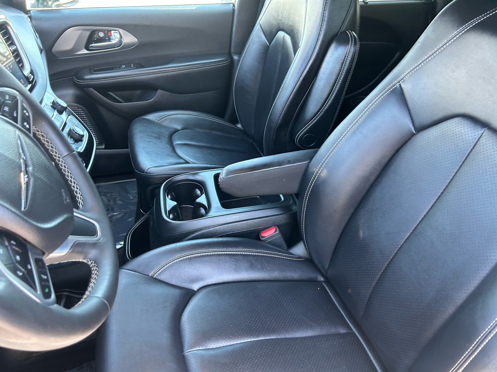 2025 Chrysler Pacifica Select — photo 17 thumbnail