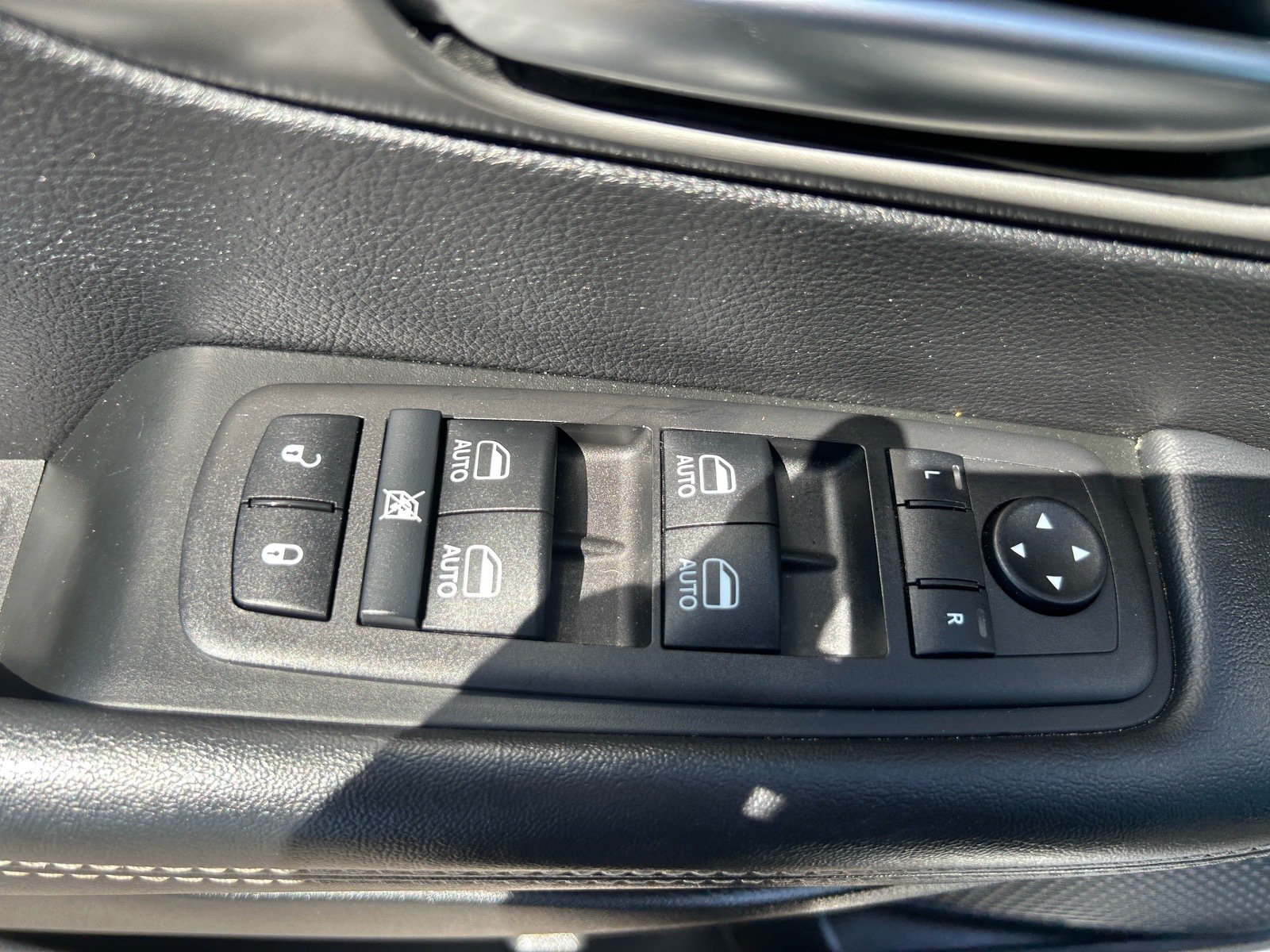 2025 Chrysler Pacifica Select — photo 20 thumbnail