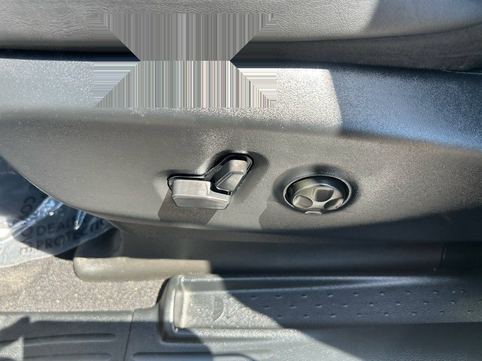 2025 Chrysler Pacifica Select — photo 21 thumbnail