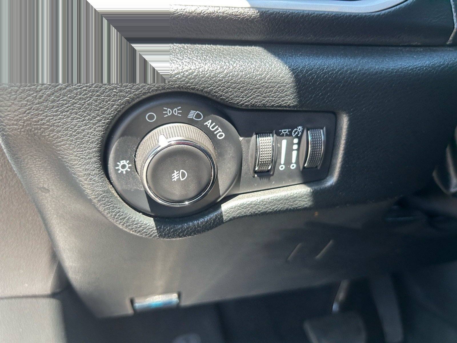 2025 Chrysler Pacifica Select — photo 27 thumbnail