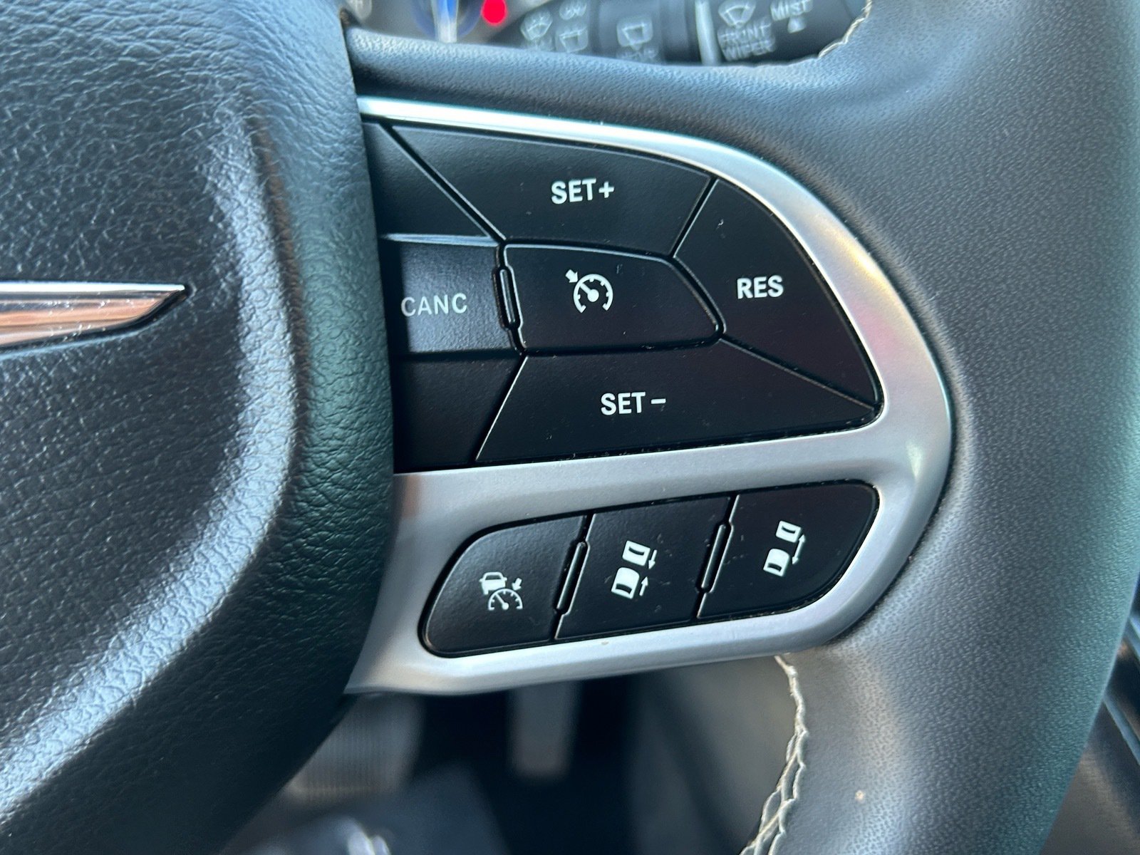 2025 Chrysler Pacifica Select — photo 29 thumbnail