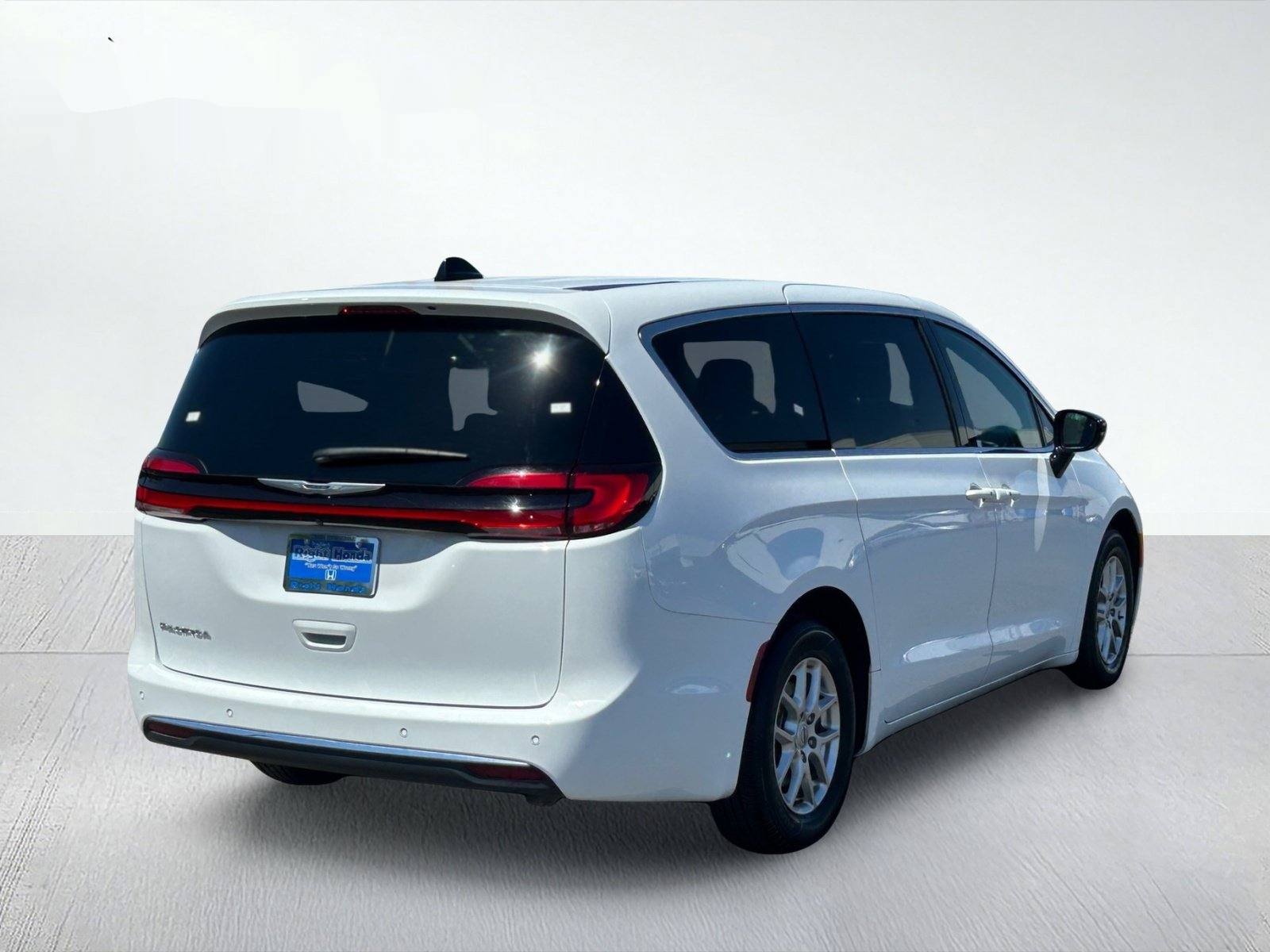 2025 Chrysler Pacifica Select — photo 5 thumbnail