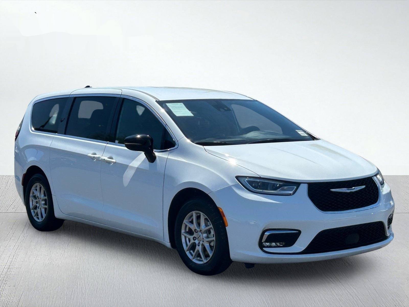 2025 Chrysler Pacifica Select — photo 7 thumbnail