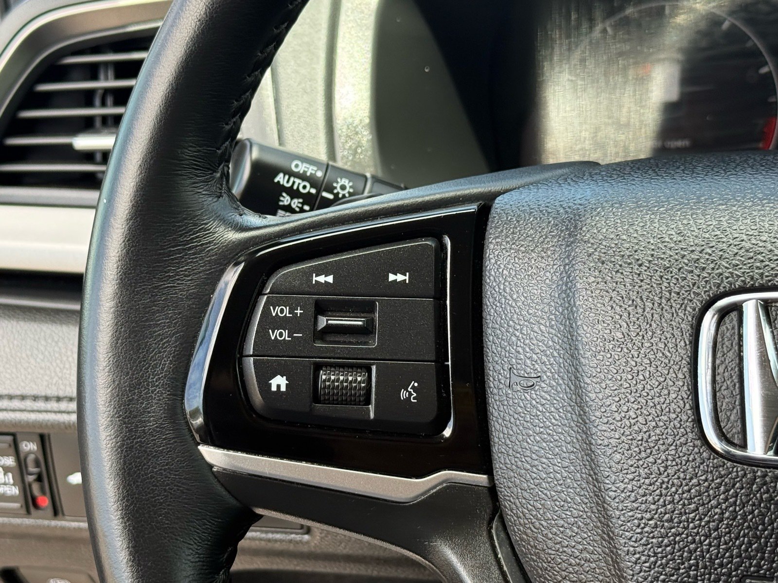 2025 Honda Odyssey EX-L — photo 16 thumbnail