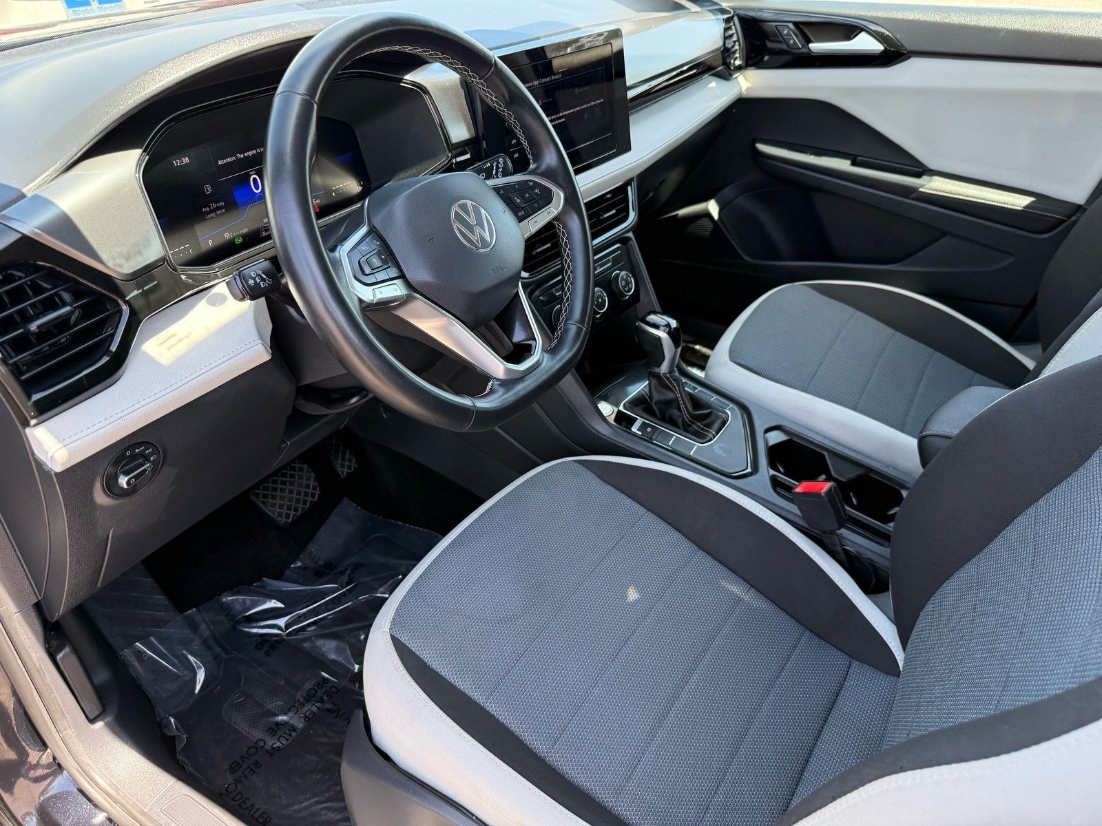 2025 Volkswagen Taos 1.5T S — photo 11 thumbnail