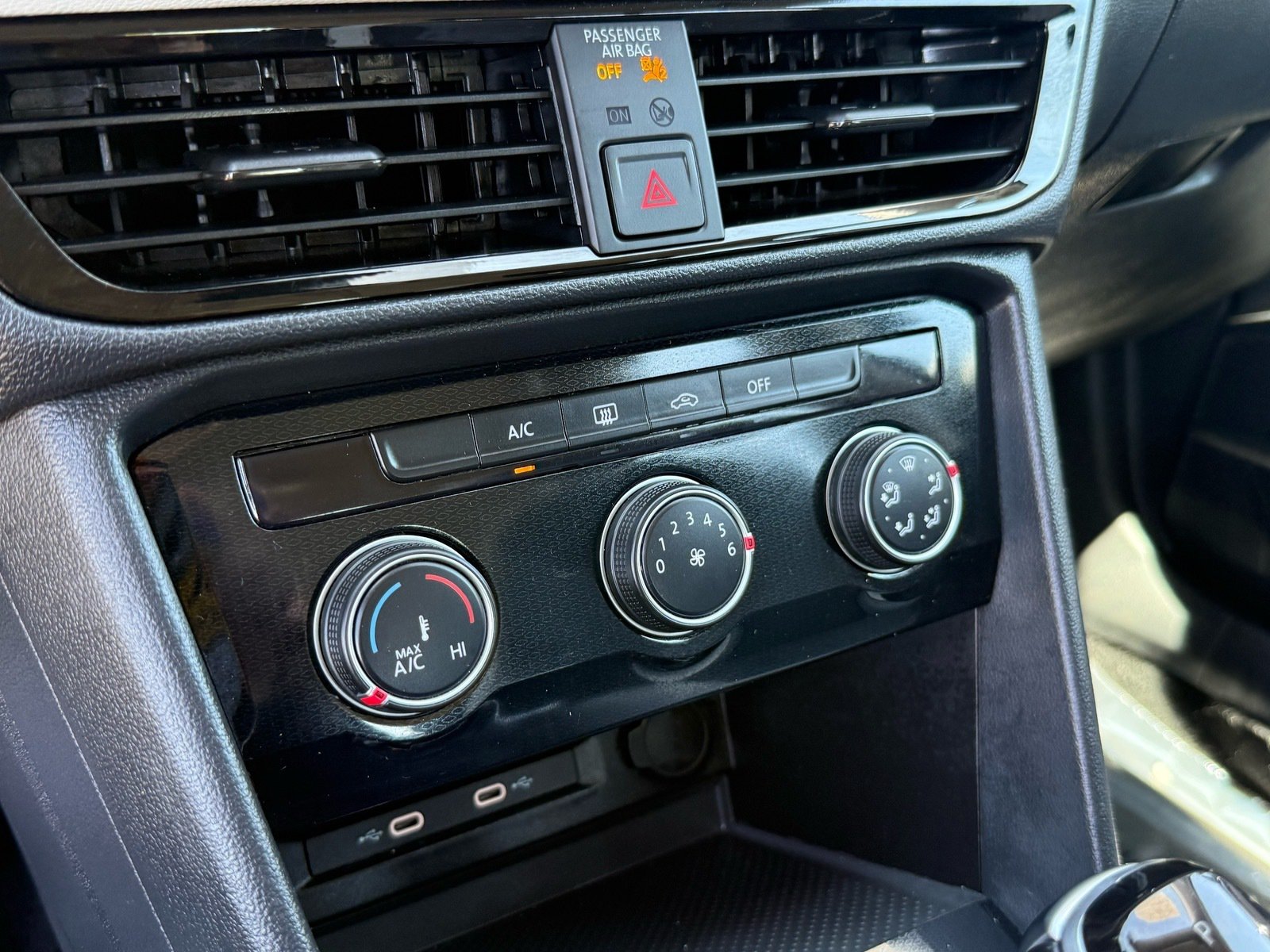 2025 Volkswagen Taos 1.5T S — photo 22 thumbnail