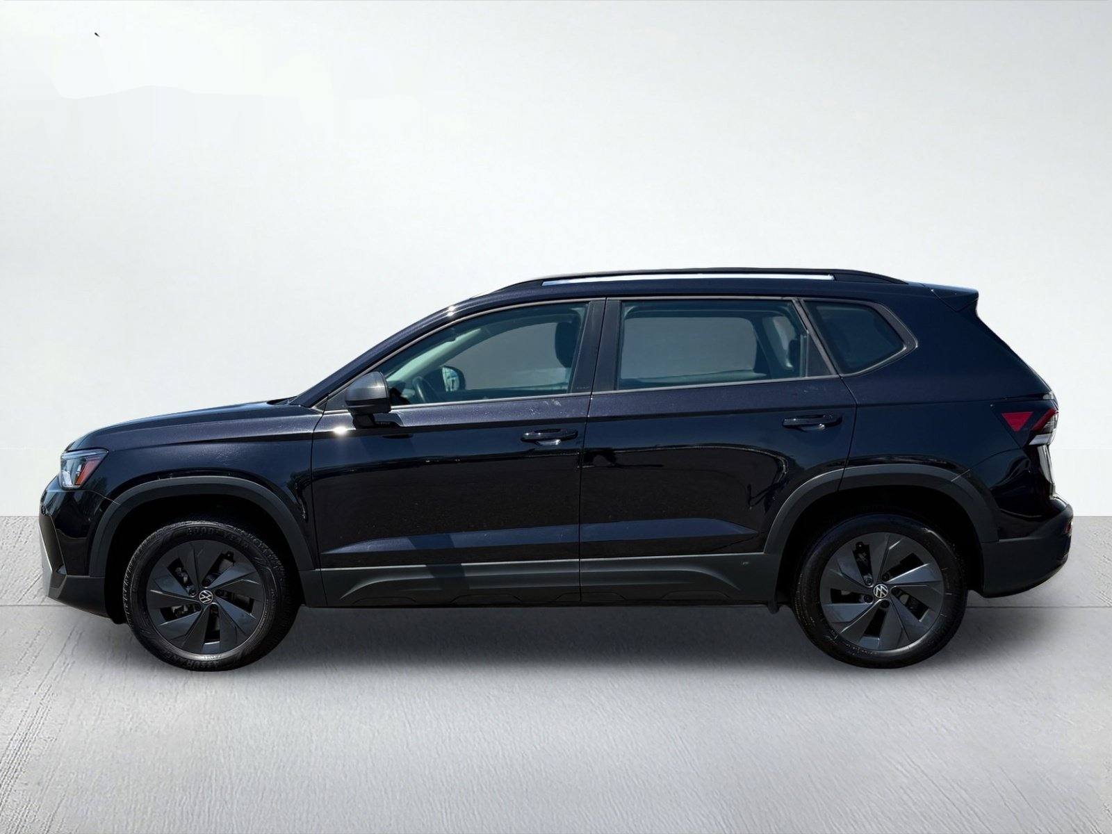 2025 Volkswagen Taos 1.5T S — photo 3 thumbnail