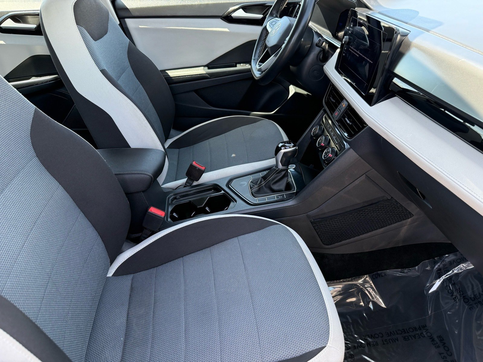 2025 Volkswagen Taos 1.5T S — photo 30 thumbnail
