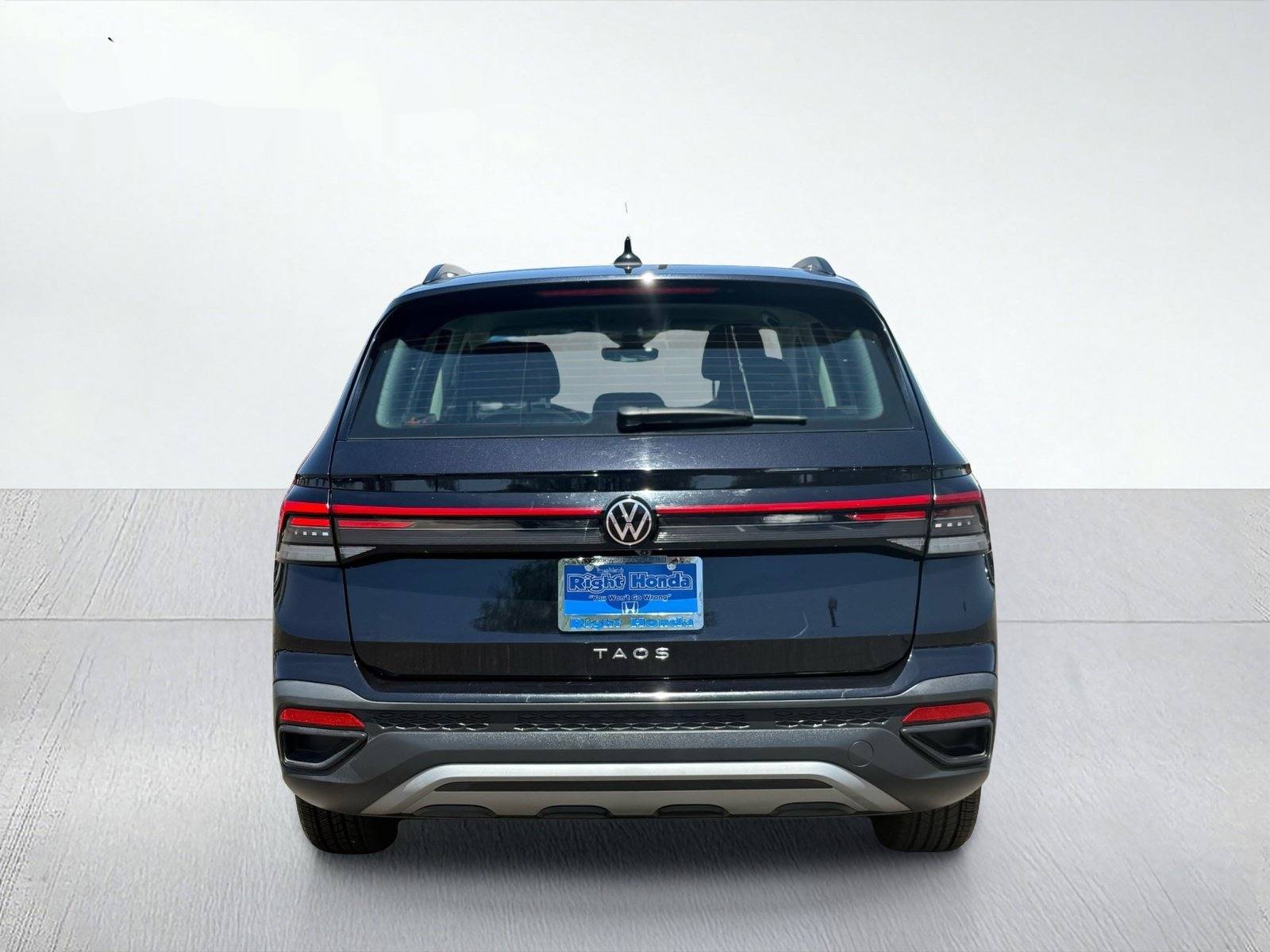 2025 Volkswagen Taos 1.5T S — photo 6 thumbnail