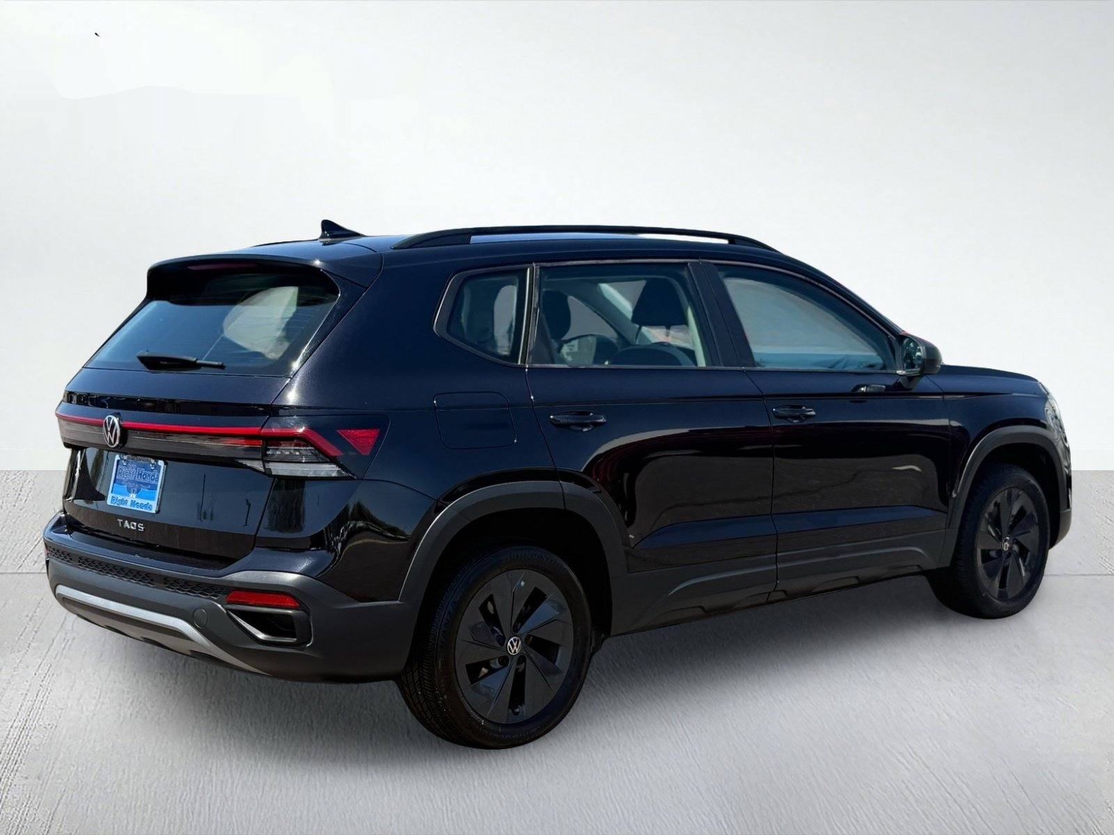 2025 Volkswagen Taos 1.5T S — photo 7 thumbnail