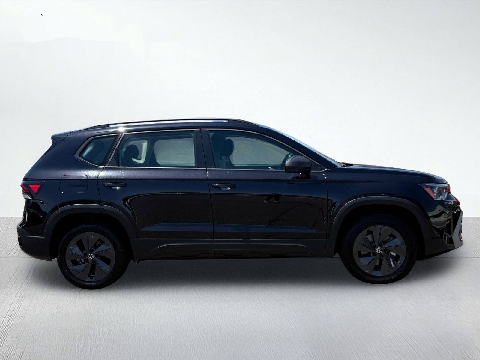 2025 Volkswagen Taos 1.5T S — photo 8 thumbnail
