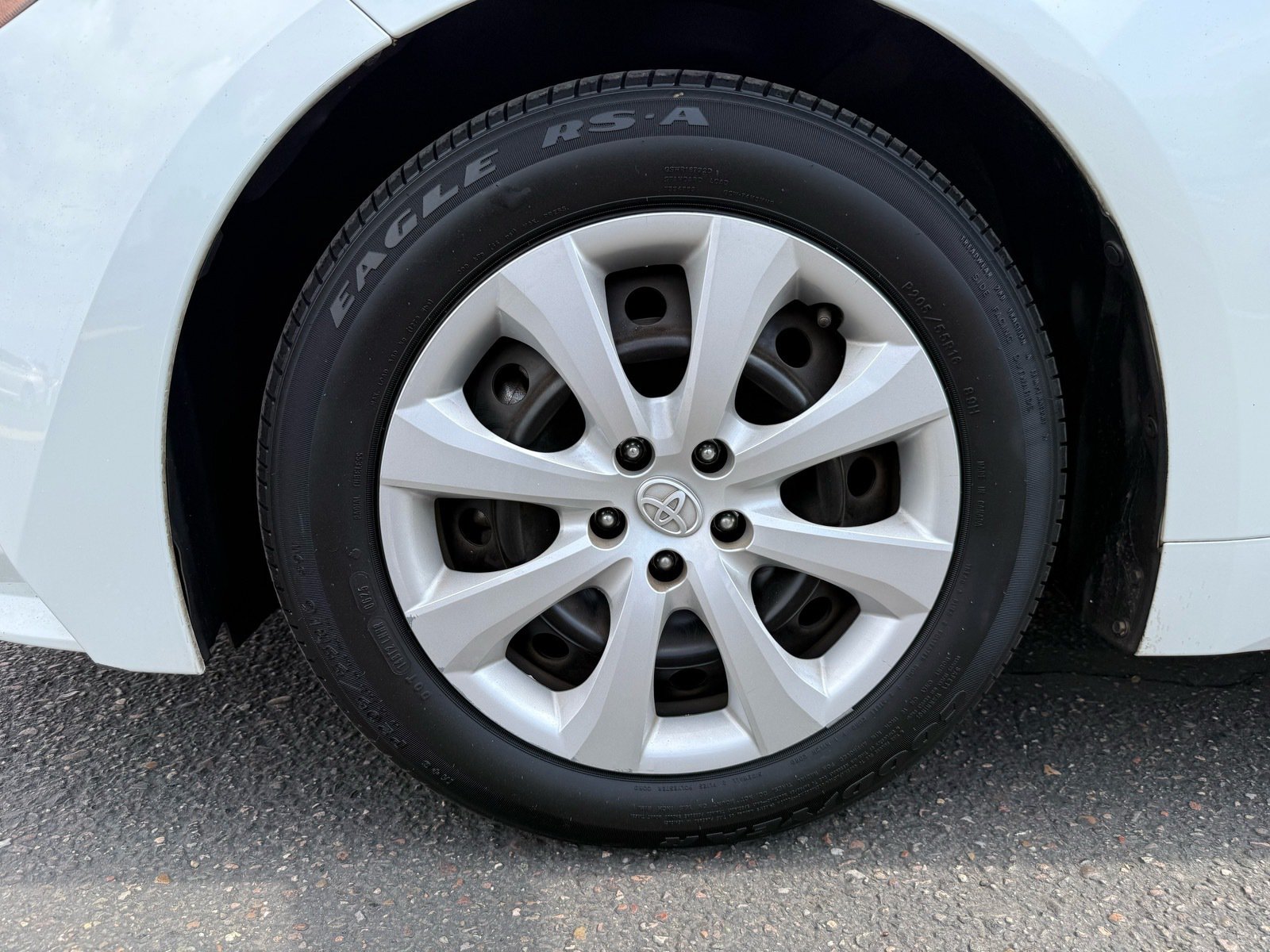 2025 Toyota Corolla LE — photo 10 thumbnail