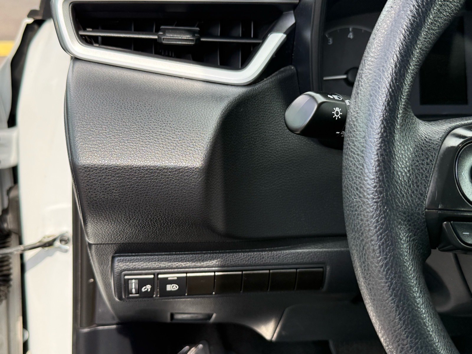 2025 Toyota Corolla LE — photo 14 thumbnail