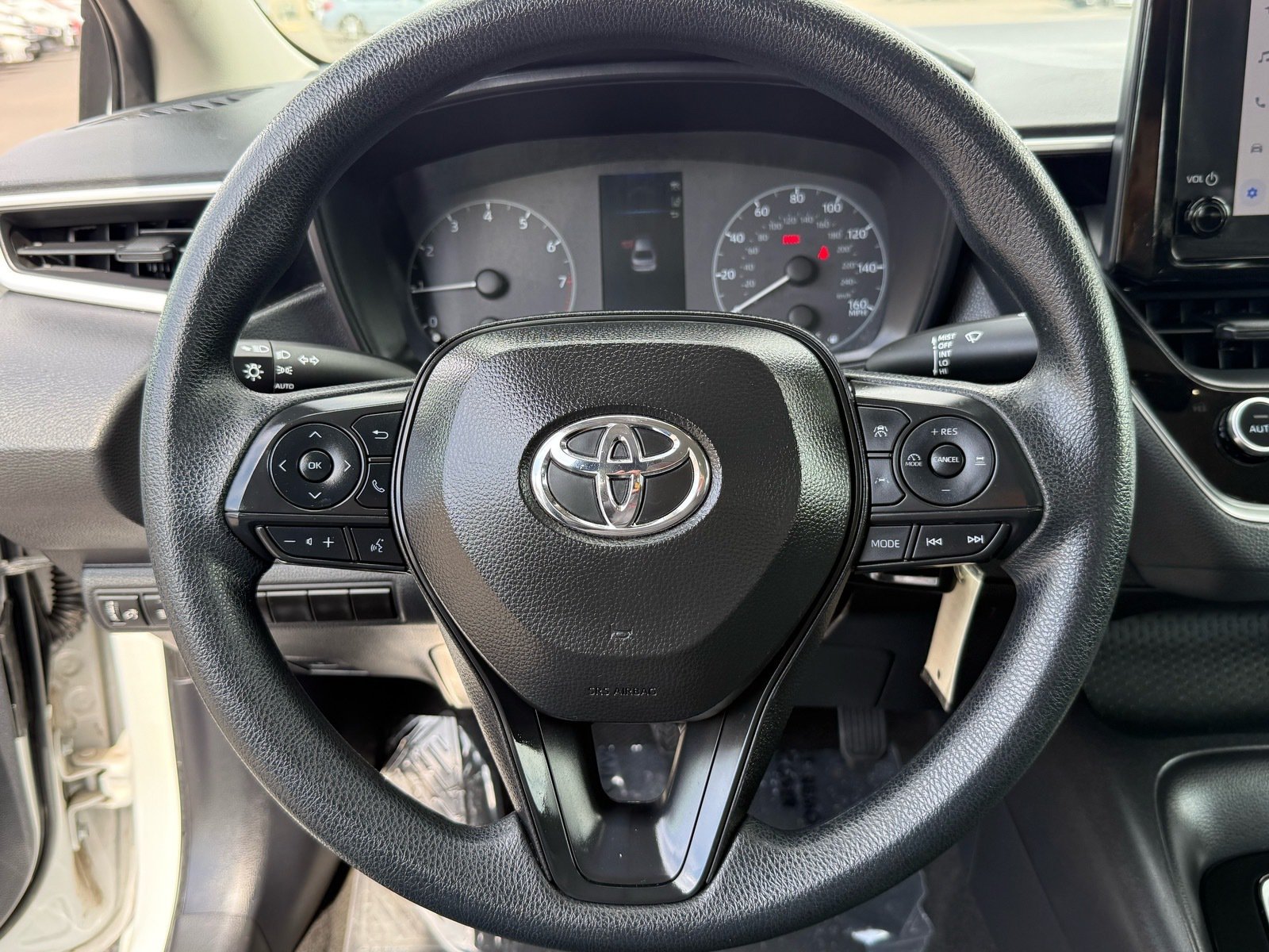 2025 Toyota Corolla LE — photo 15 thumbnail
