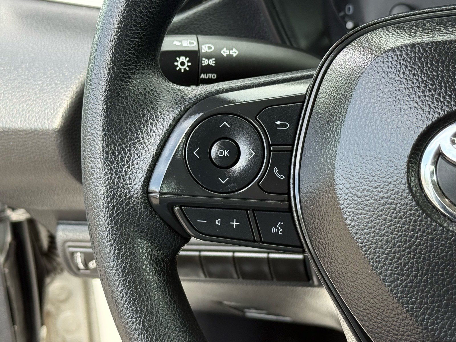 2025 Toyota Corolla LE — photo 16 thumbnail