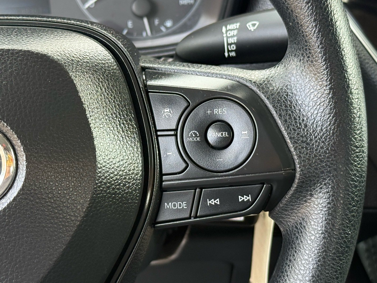 2025 Toyota Corolla LE — photo 17 thumbnail
