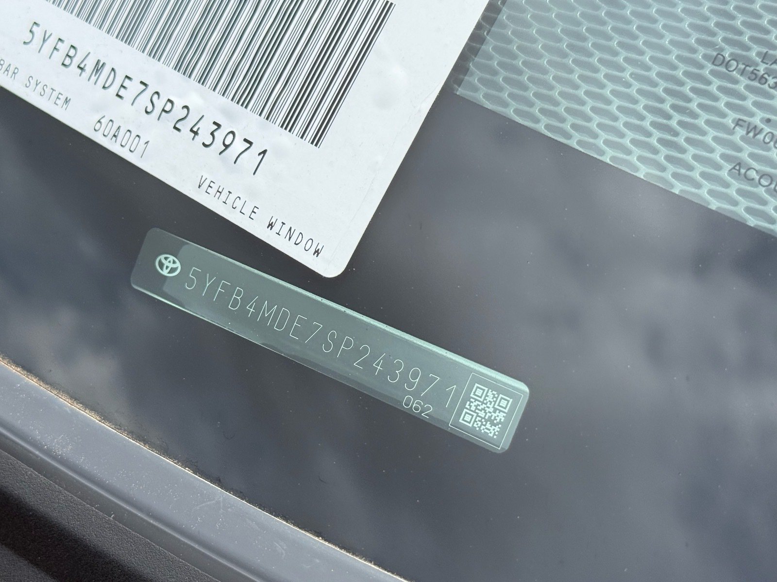 2025 Toyota Corolla LE — photo 33 thumbnail