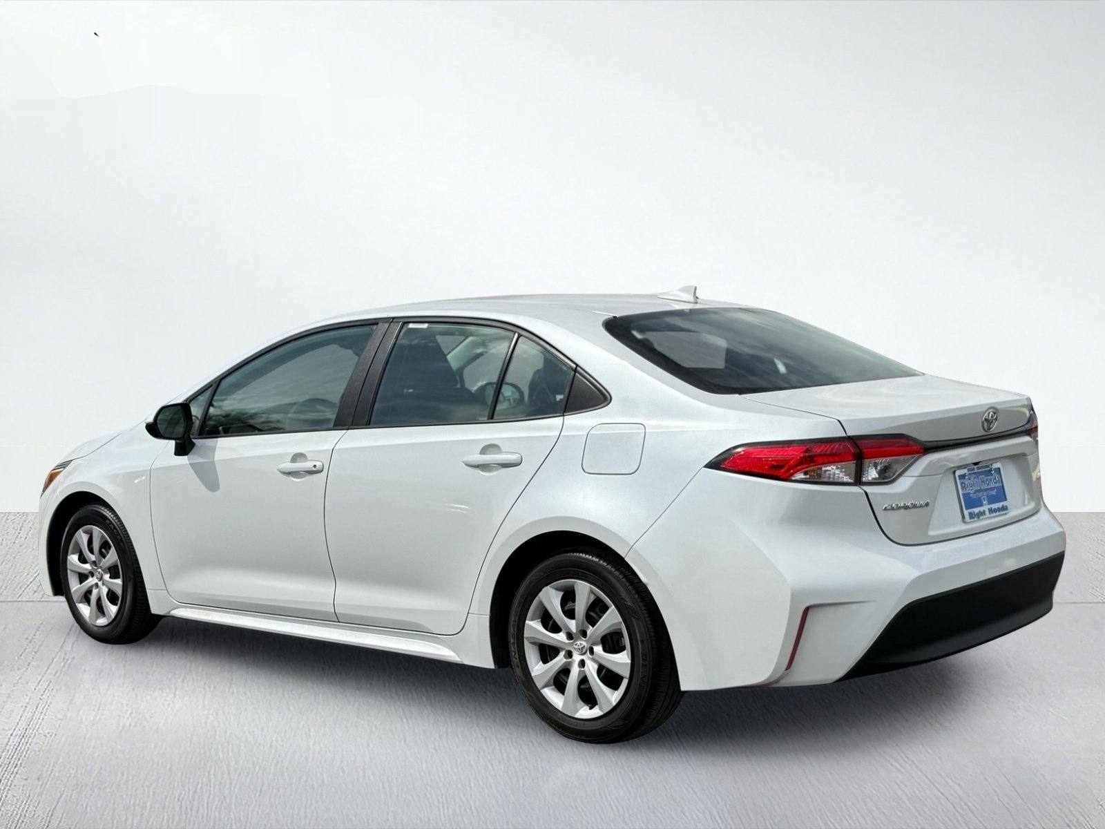 2025 Toyota Corolla LE — photo 4 thumbnail