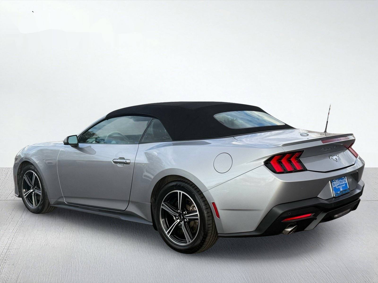 2024 Ford Mustang EcoBoost Premium — photo 4 thumbnail