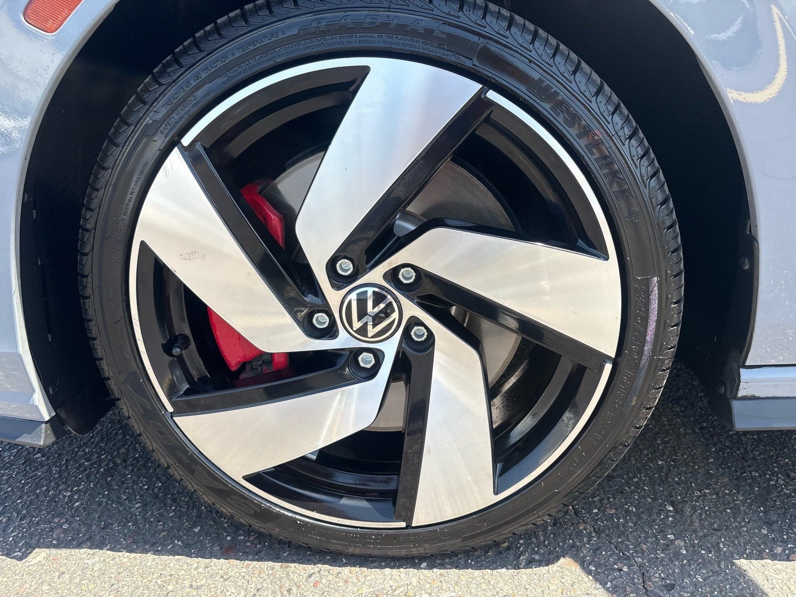 2024 Volkswagen Golf GTI 2.0T S — photo 10 thumbnail
